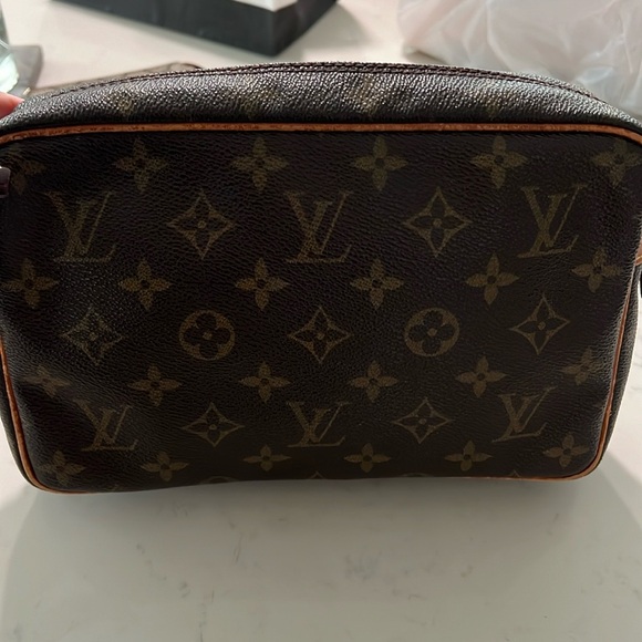 Louis Vuitton toiletry pouch - Picture 5 of 6